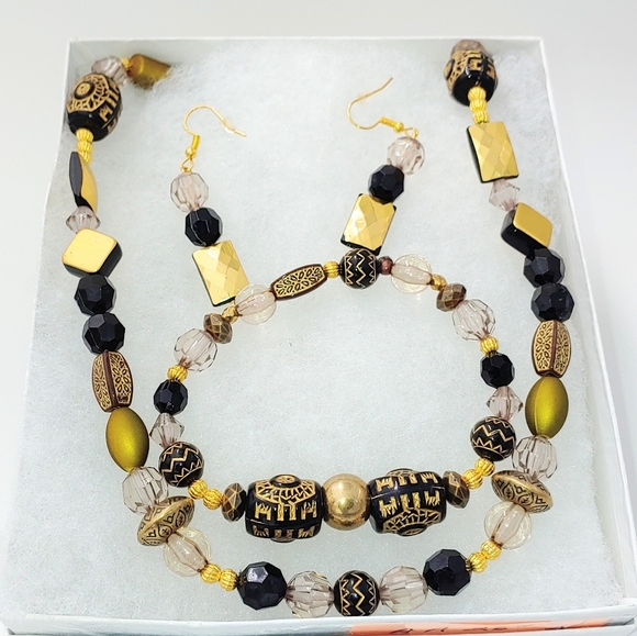 925NEB011 Handmade 3 pc. Gold and Black Necklace Set. - Picture 6 of 7